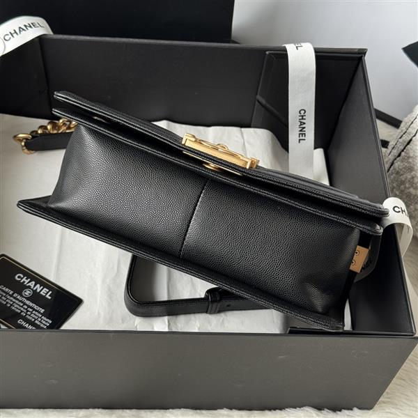 2026127214240132 700